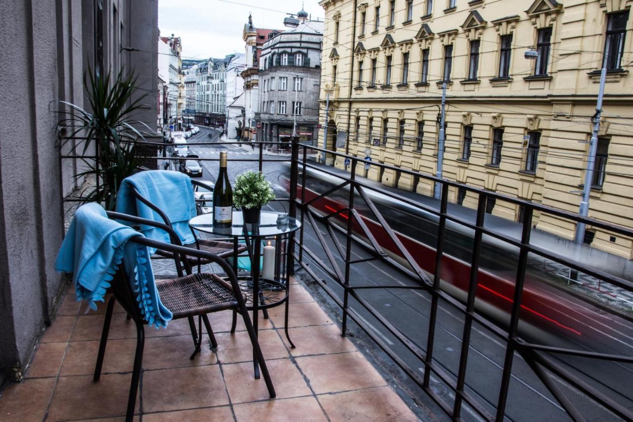 The Clock Inn Prague Exterior photo