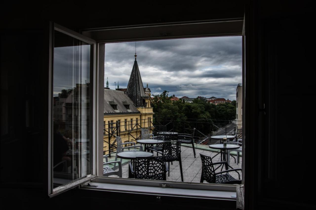 The Clock Inn Prague Exterior photo